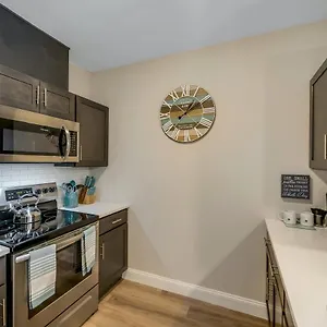 Cozy King Bed-free Parking! Easy Ride To Nyc Apartment Newark