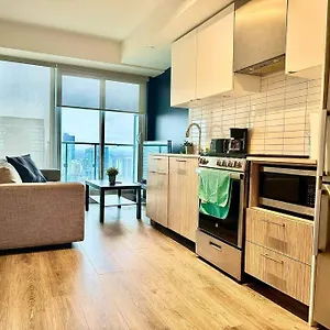 Cozy Near Eatoncentre Mall Apartment Toronto